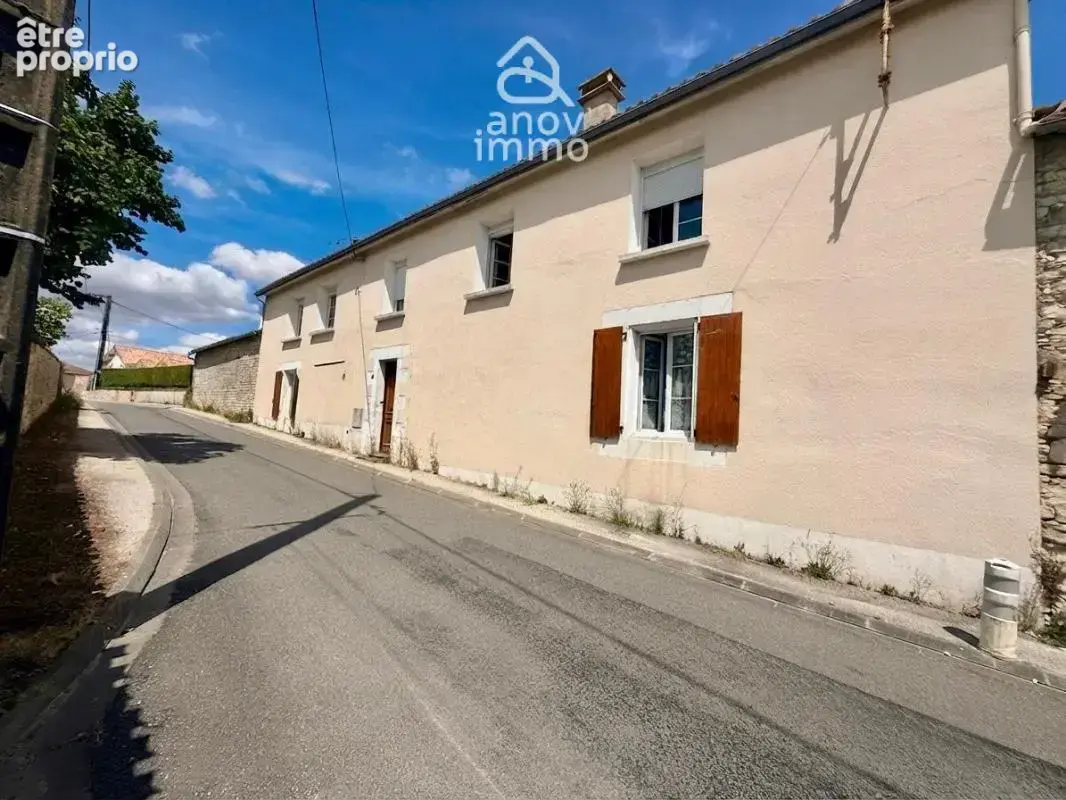 Maison familiale avec nombreuses dépendances à CHAMPNIERS - photo 17