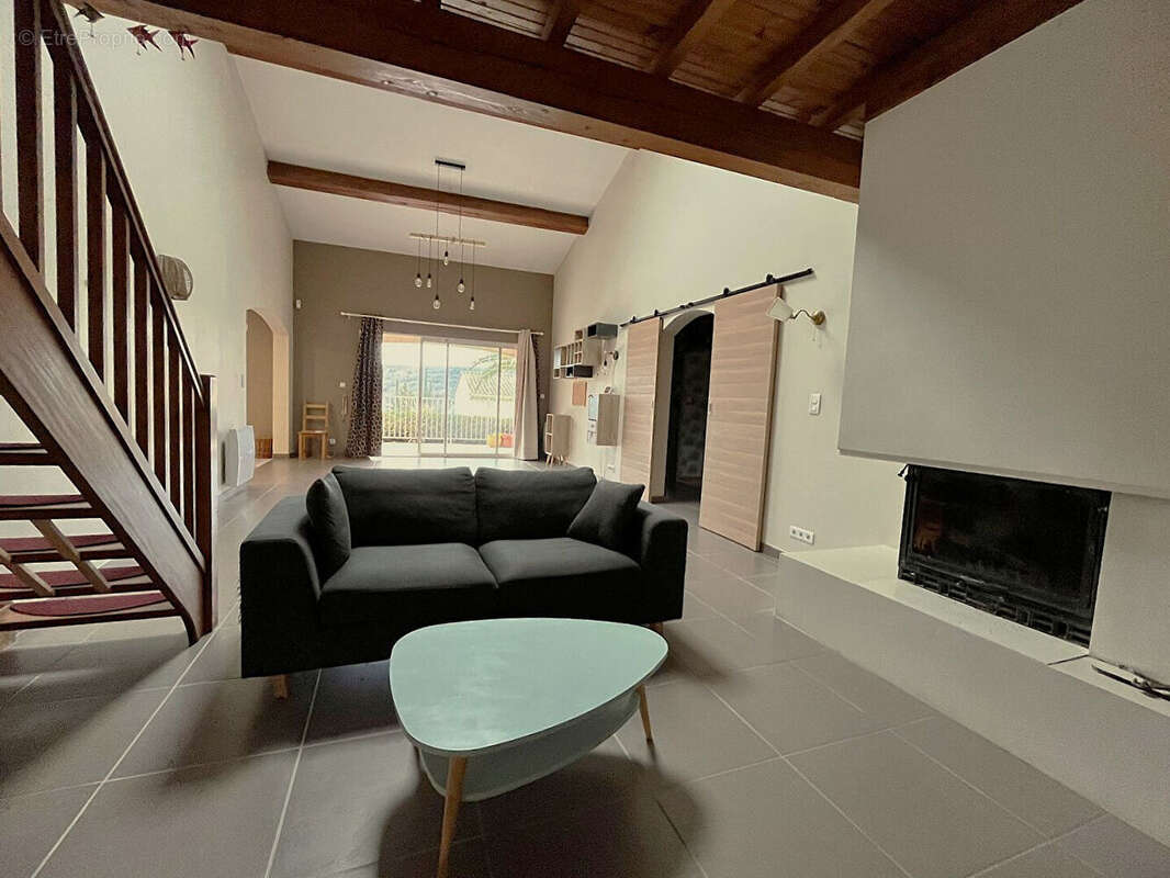 Maison à LES GRANGES-GONTARDES