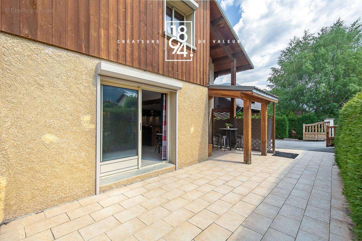 2 Maison T7 à vendre Enchastrayes 04 (04400)  128 m²  Terrasse, Garage, Carport, Jardin  - photo 23