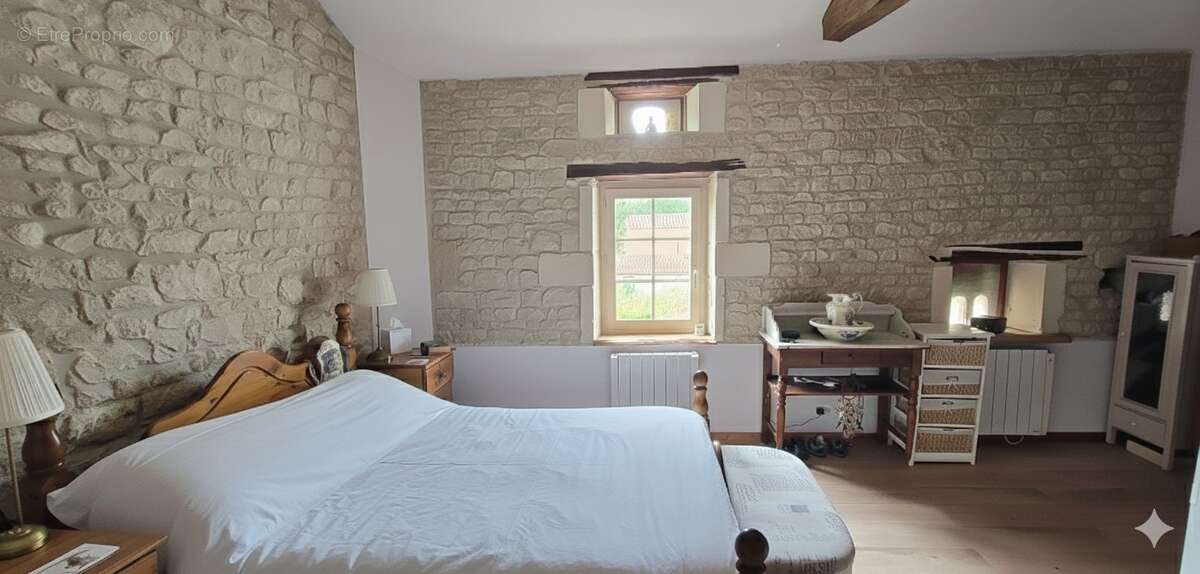 Maison à LOIRE-SUR-NIE