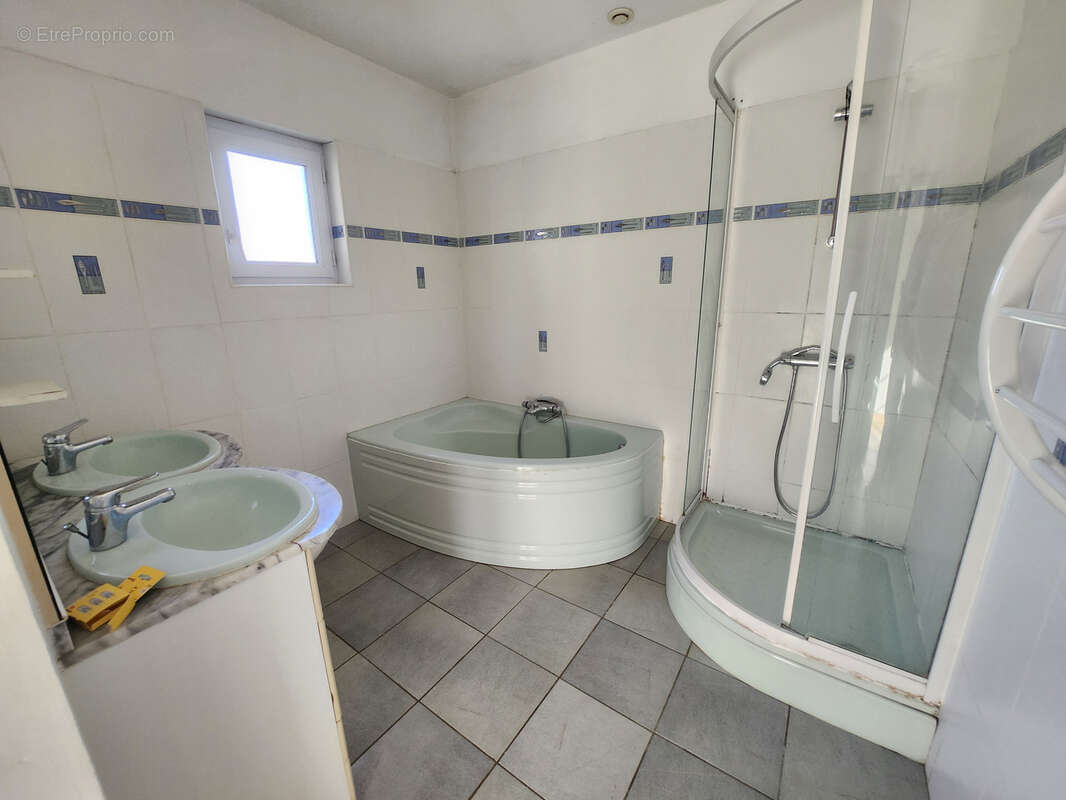 Maison à SAINTE-GEMME-LA-PLAINE