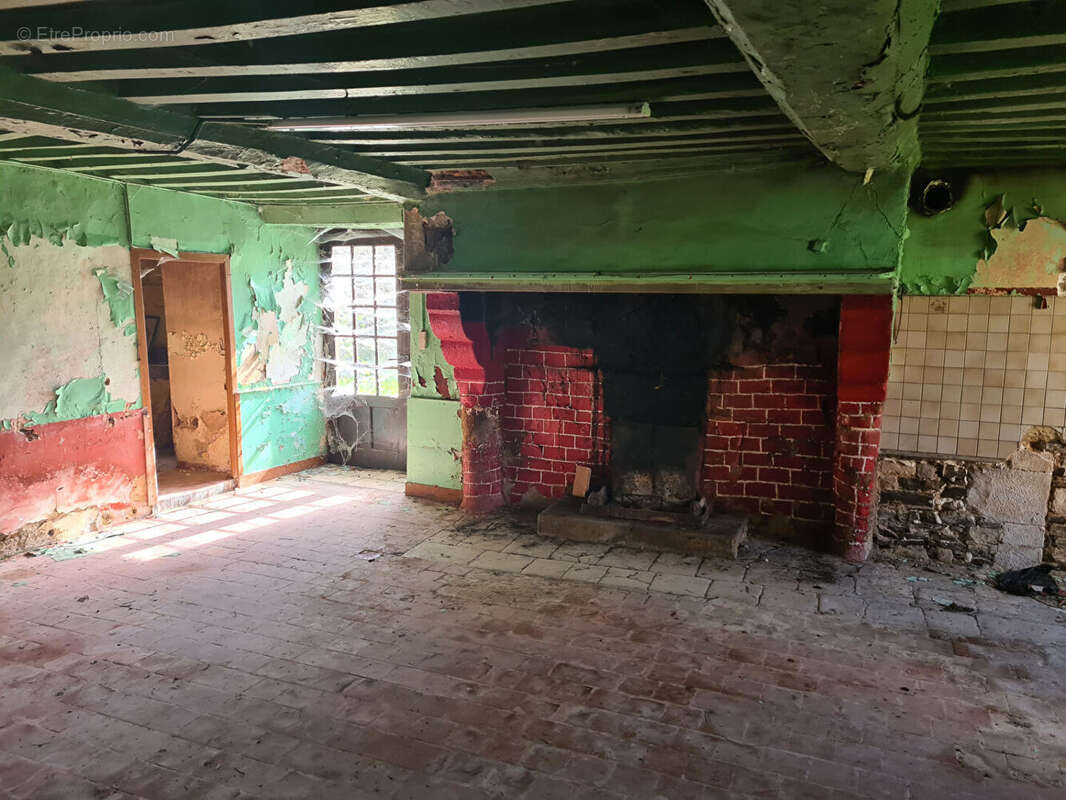 Maison à MENIL-HERMEI