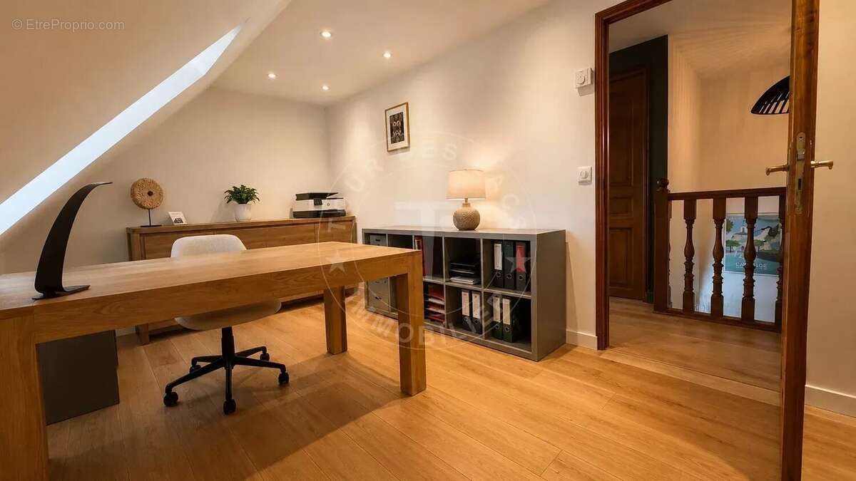 Propriété d’exception de 469 m² avec piscine intérieure - photo 7