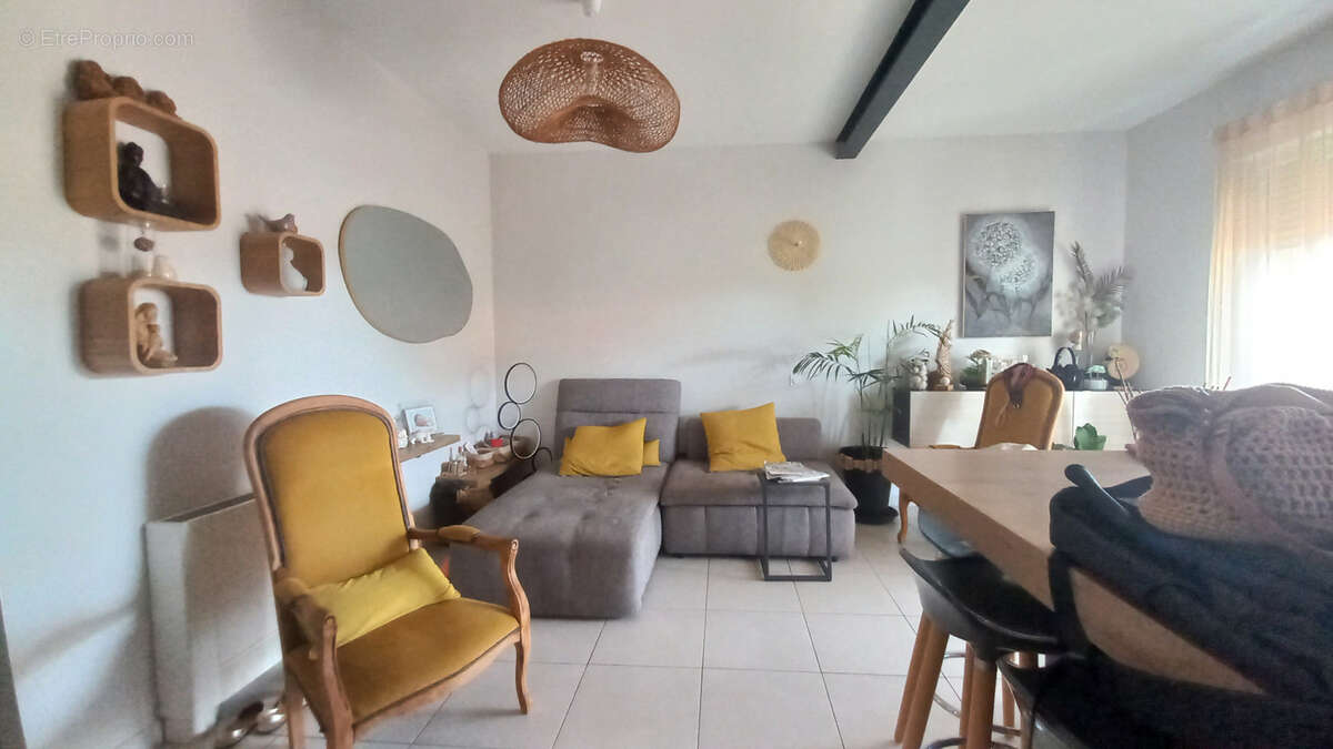 investissement locatif / Batisse de caractère divisée en 2 lots. - photo 6
