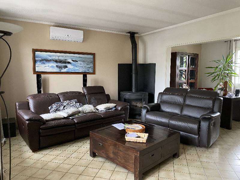 Maison à COUZE-ET-SAINT-FRONT