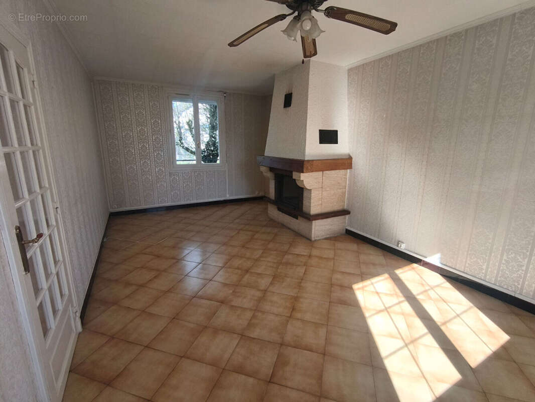 Maison à VARENNES-VAUZELLES