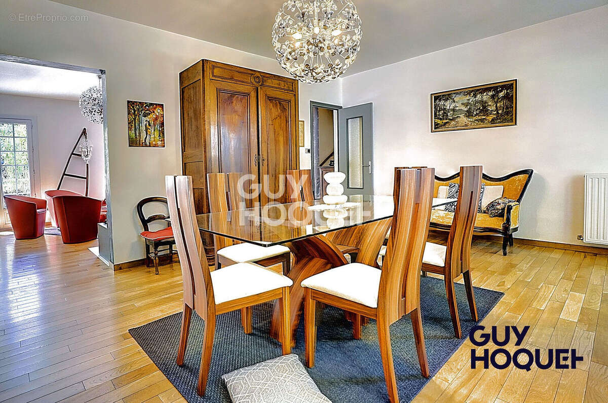 A vendre maison de 205 m² carrez et 290 m² utile  à Rive de GIER - photo 4