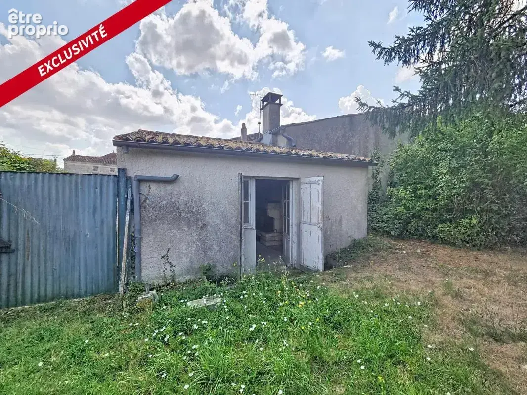 Saint-Jean-d’Angély – Maison à rénover 73 m², garage et terrain - photo 10