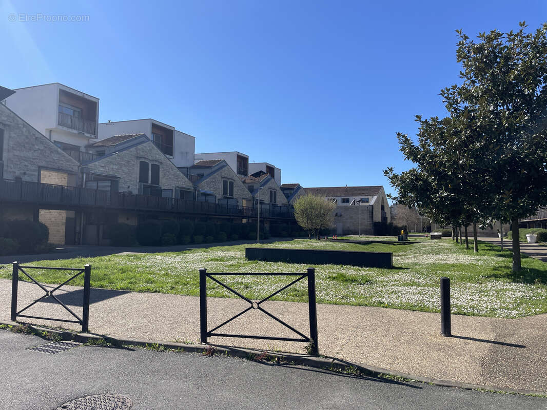 Beau studio avec terrase et parking rue Pourmann - photo 7