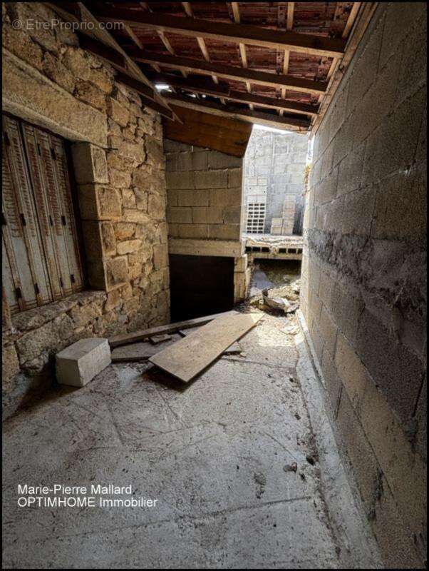 Maison à finir de rénover à ROYERE DE VASSIVIERE (23) - photo 11