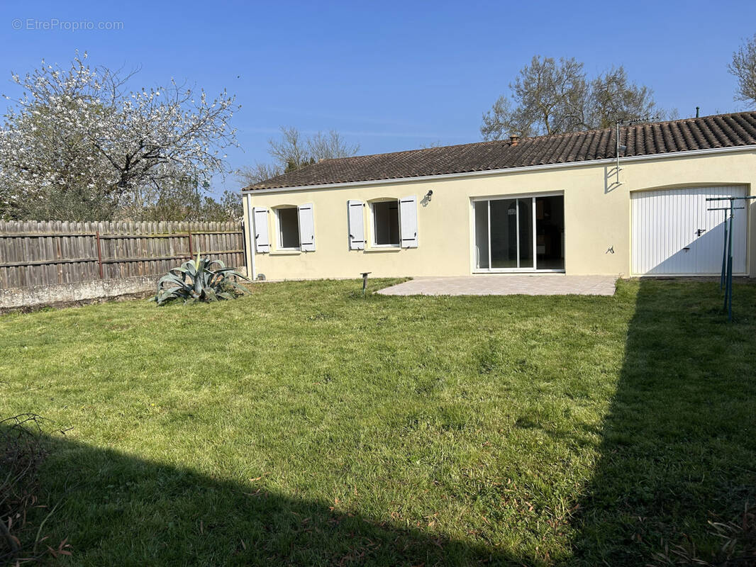 Maison à SAINT-SAUVEUR-D'AUNIS