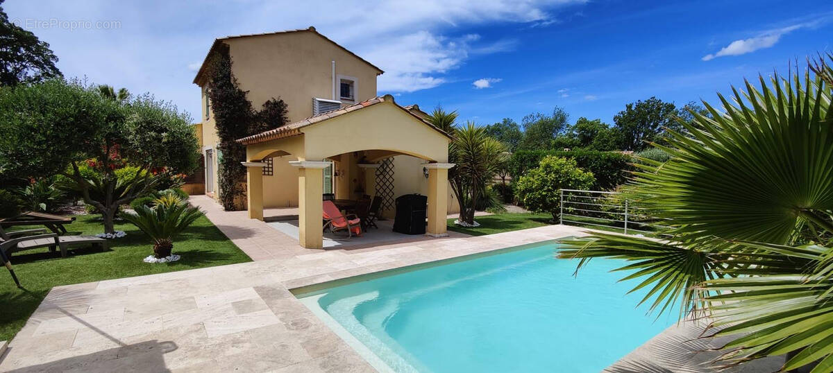 Maison à SAINT-CYR-SUR-MER