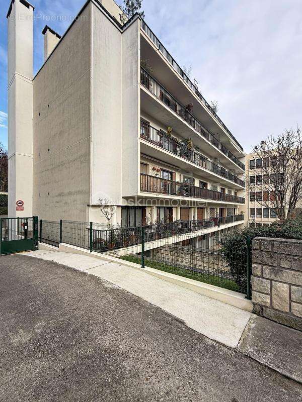 Appartement à VILLE-D'AVRAY