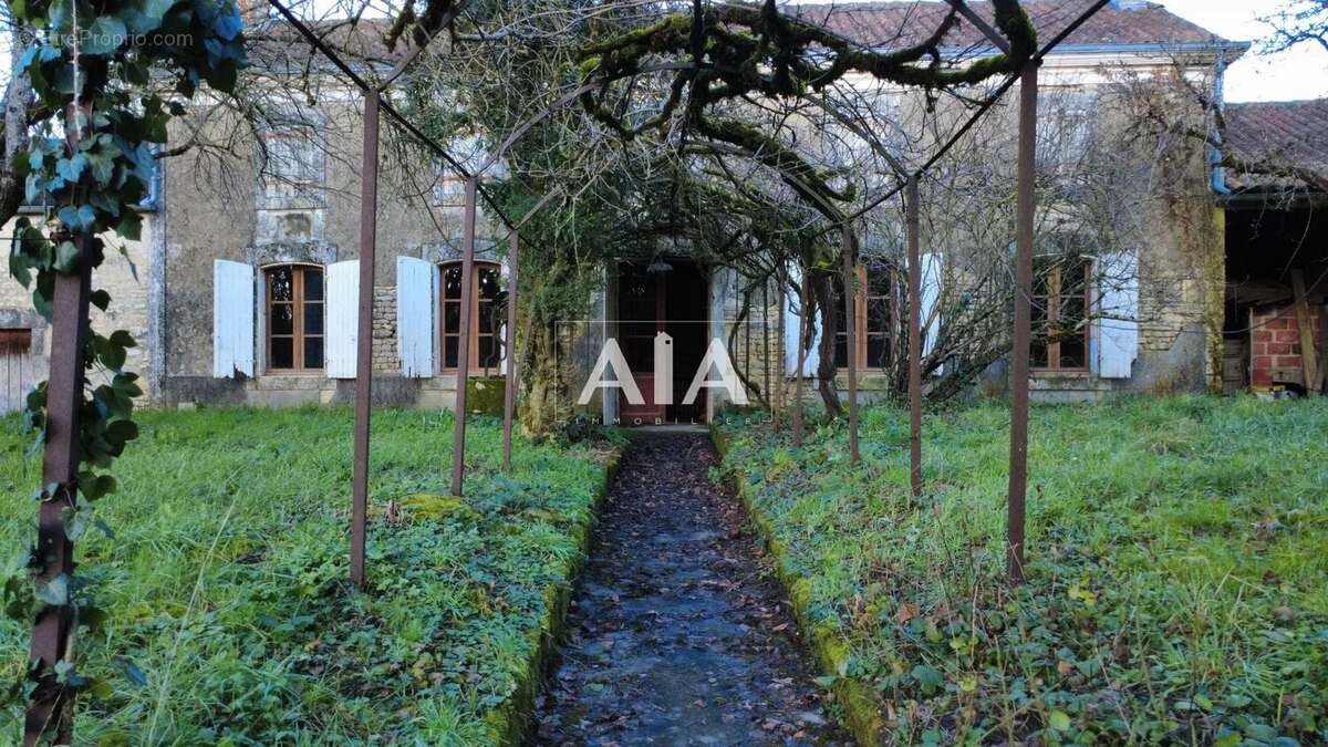 Maison à FONTENILLE