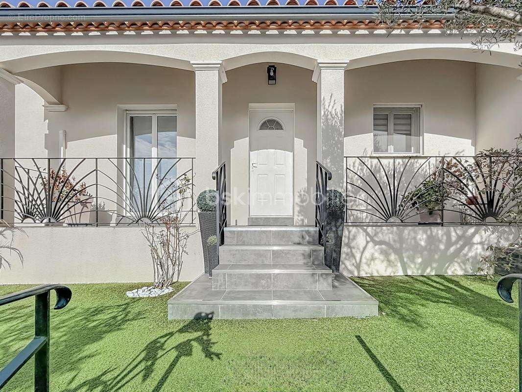 Maison à COURNONSEC