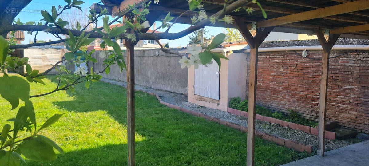 Maison à SAINT-SULPICE-SUR-LEZE