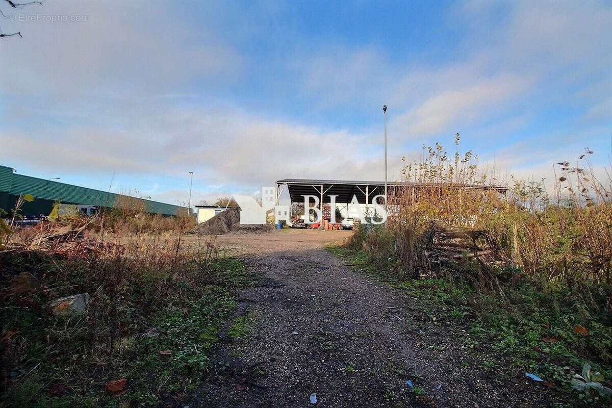 Terrain à PISSY-POVILLE