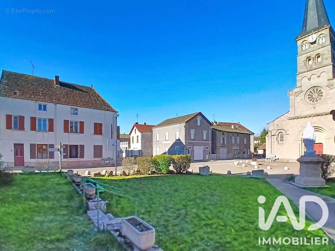 Maison 389 m² à Gibles  - photo 2