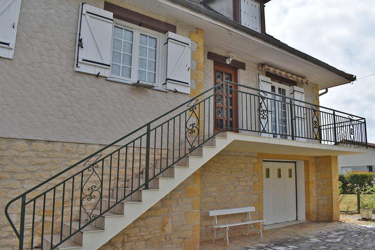 Maison à TERRASSON-LAVILLEDIEU