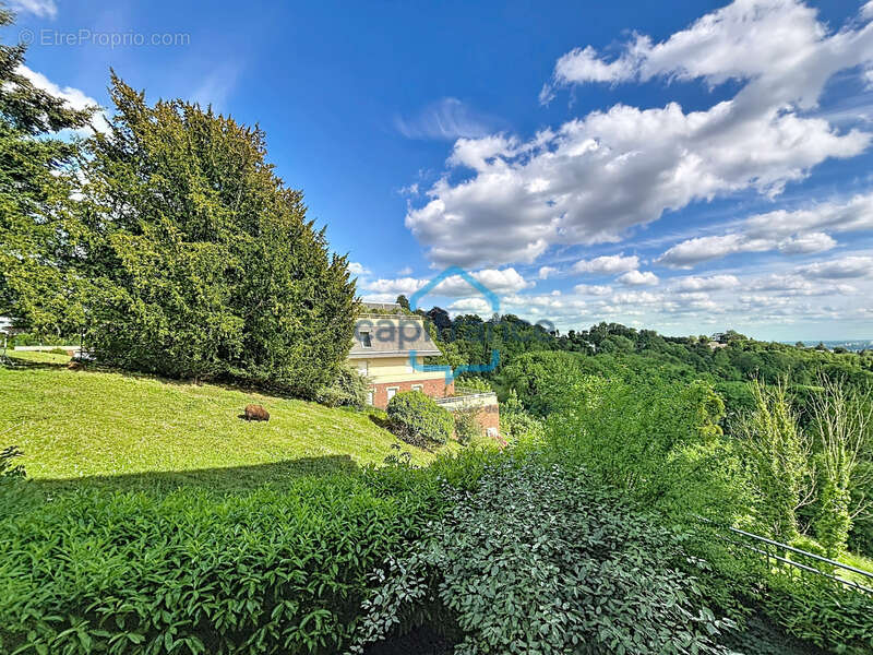 Appartement à MONT-SAINT-AIGNAN