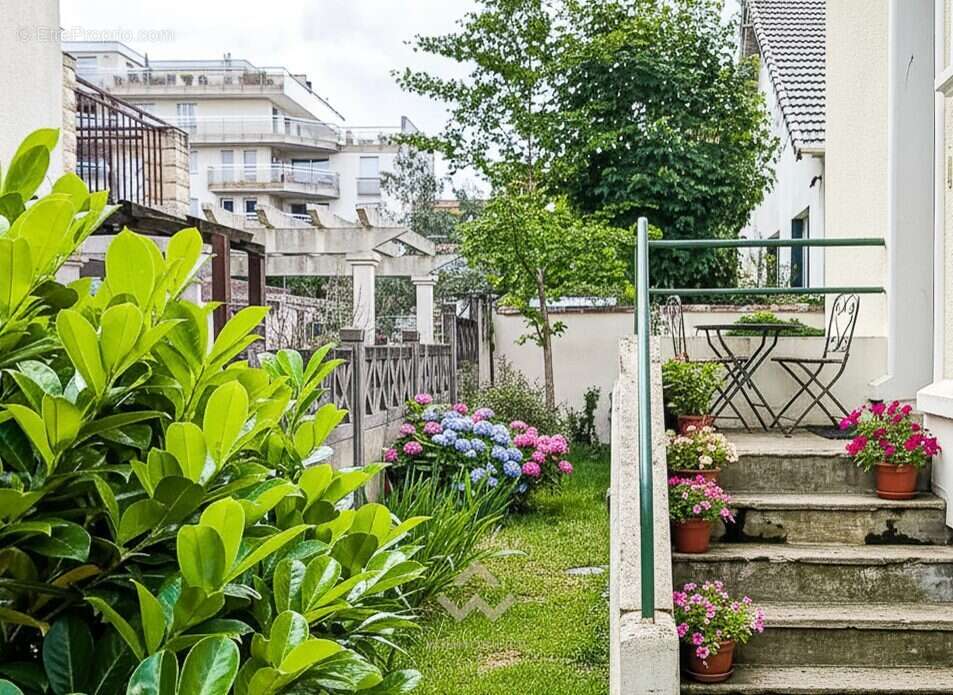 Maison à SARTROUVILLE