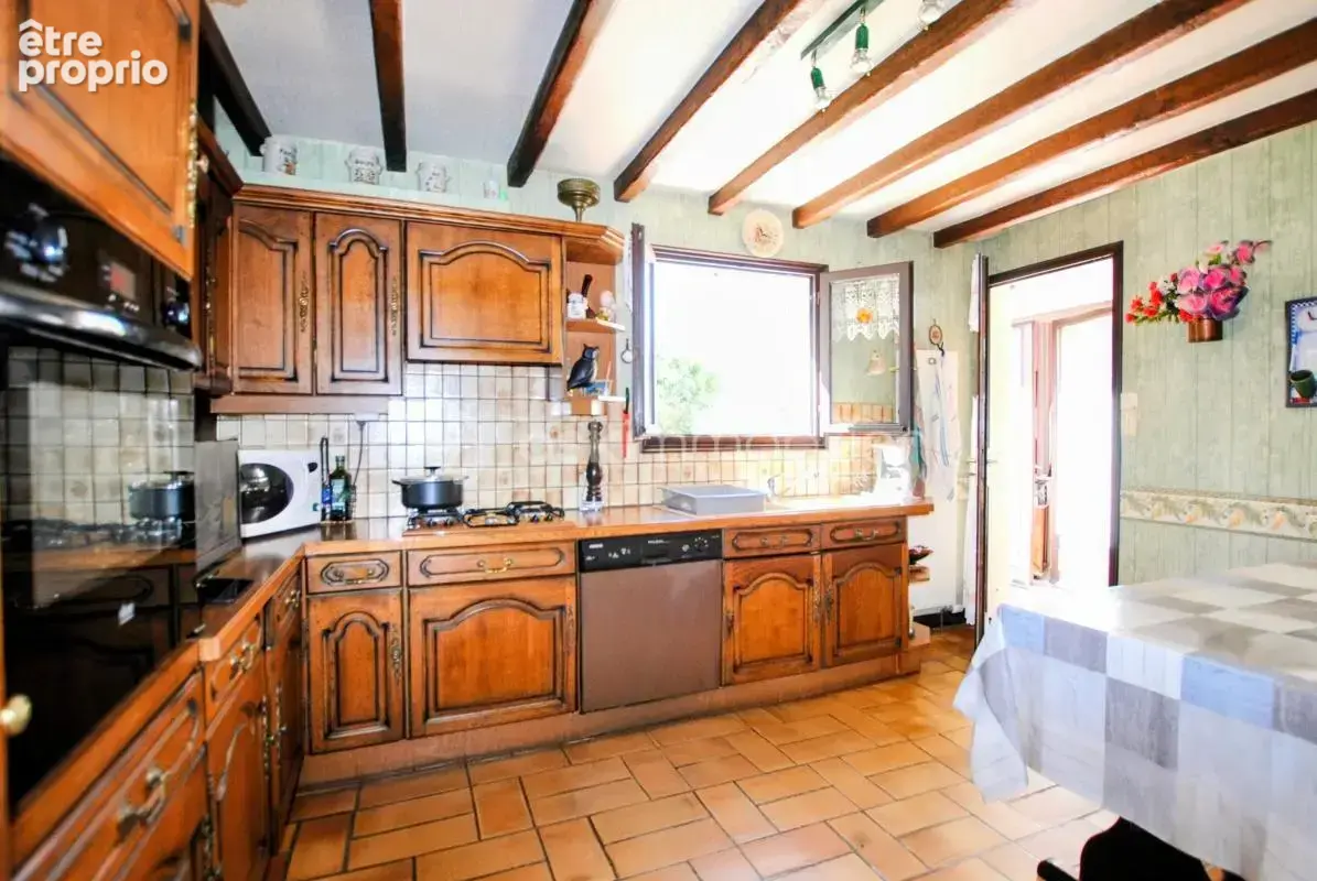 Plein cœur village, maison familiale av balcon et garage + appart. ind. F2 - photo 6