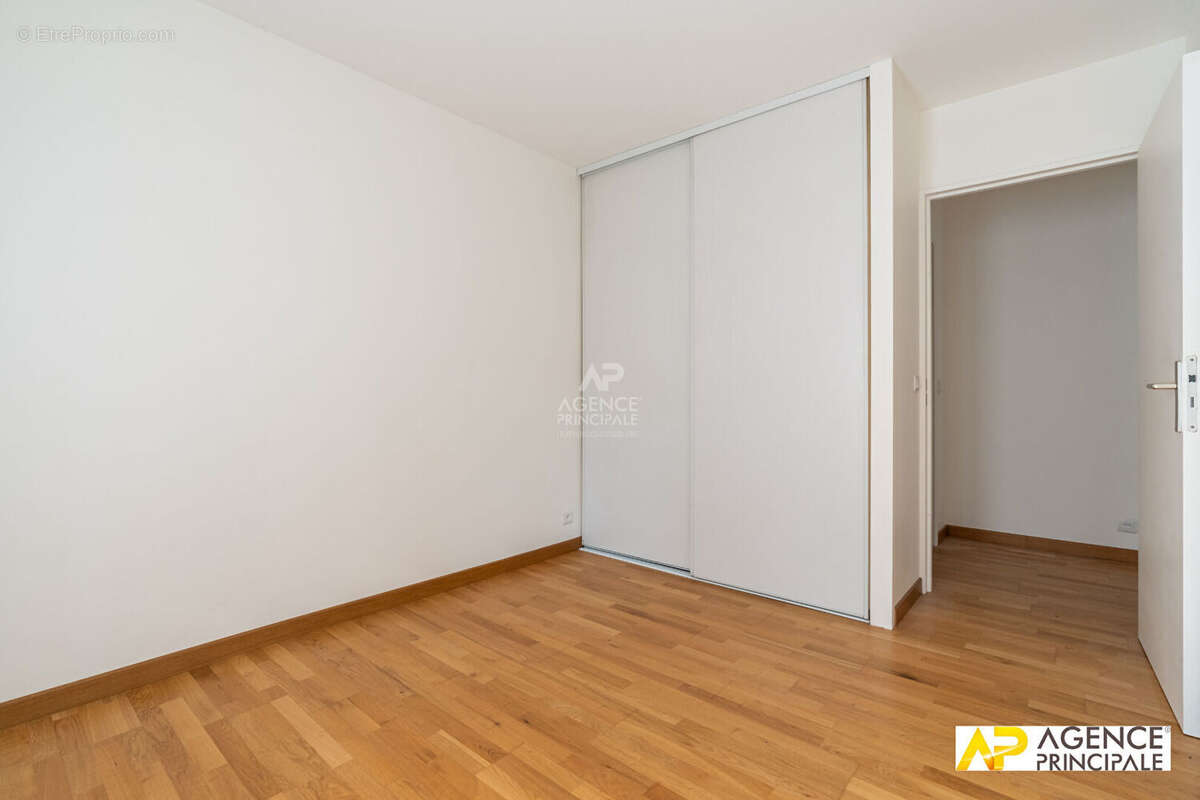 Appartement  4 pièce(s) - Ascenseur - terrasse - grand séjour - 78m² - photo 7