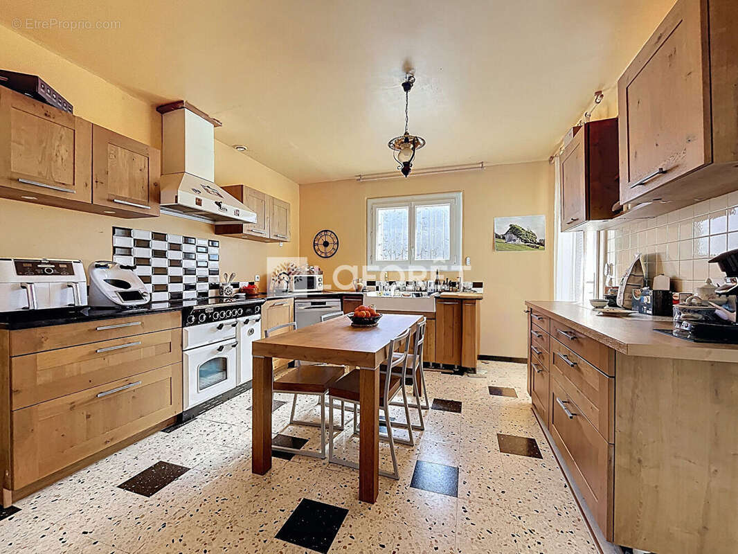 Maison à SAINT-GENIS-DES-FONTAINES