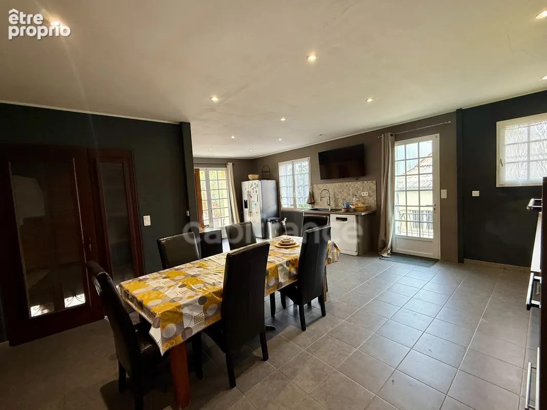  Une maison familiale aux volumes généreux et au potentiel remarquable - photo 7