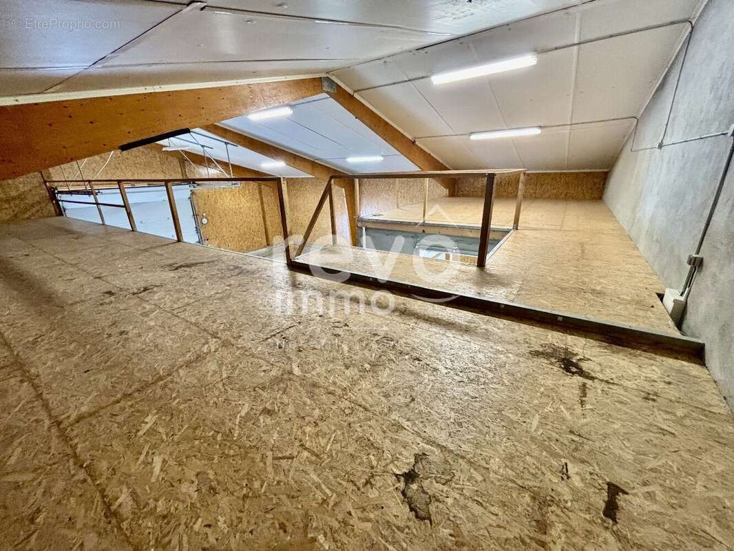 Commerce à LA BREILLE-LES-PINS