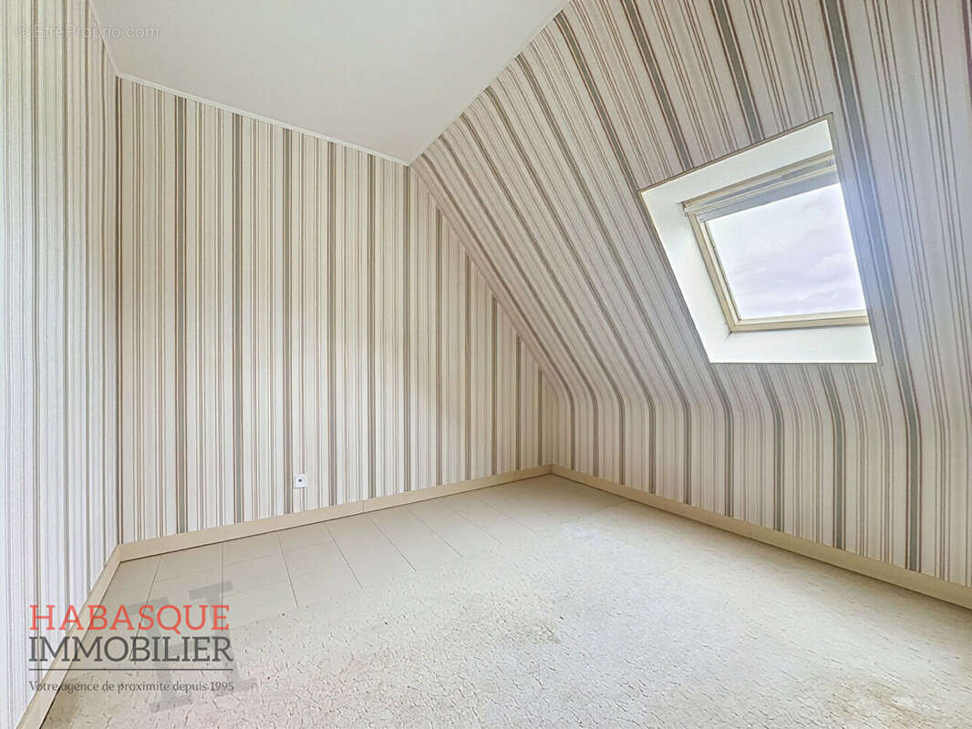 Maison à vendre à Saint Vougay - Réf 472LT - 7 pièces, 125.70 m² - photo 6