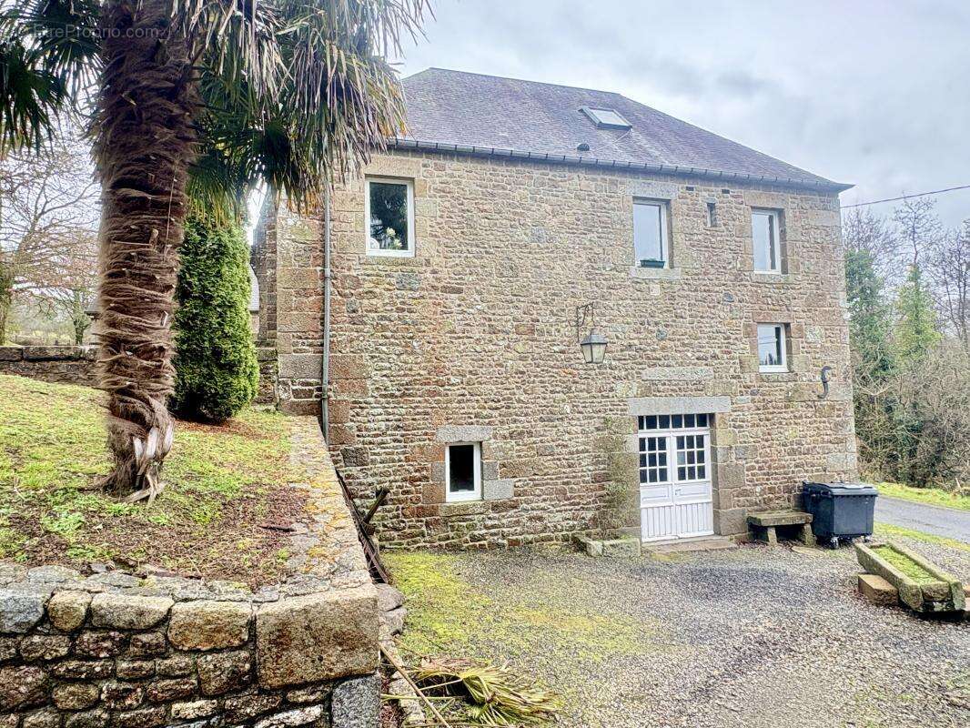 Maison à SAINT-SEVER-CALVADOS