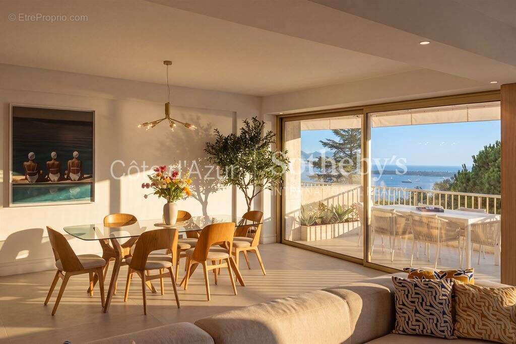 Cannes La Californie : Appartement rénové 122 m² avec vue mer et terrasse - photo 4