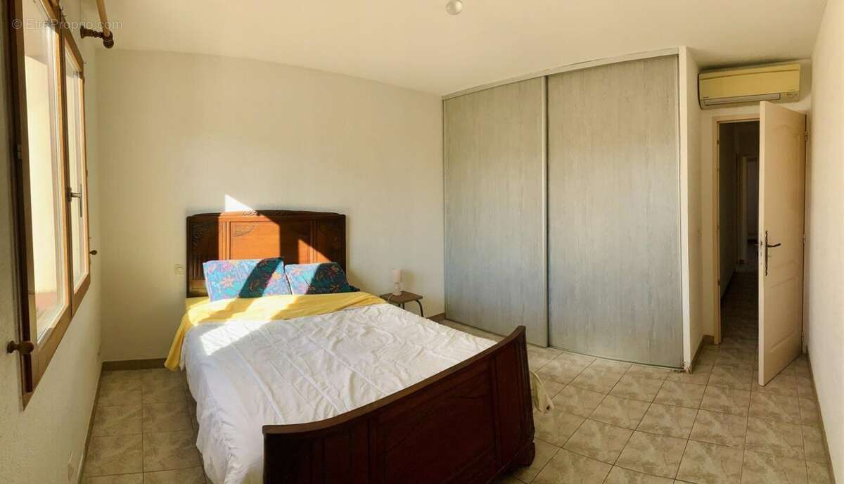 Maison à PEZILLA-LA-RIVIERE