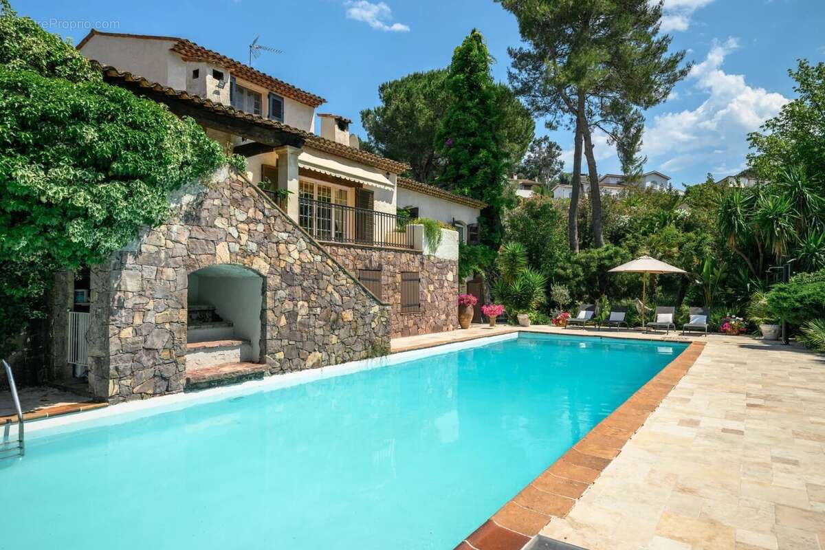 Maison à MANDELIEU-LA-NAPOULE