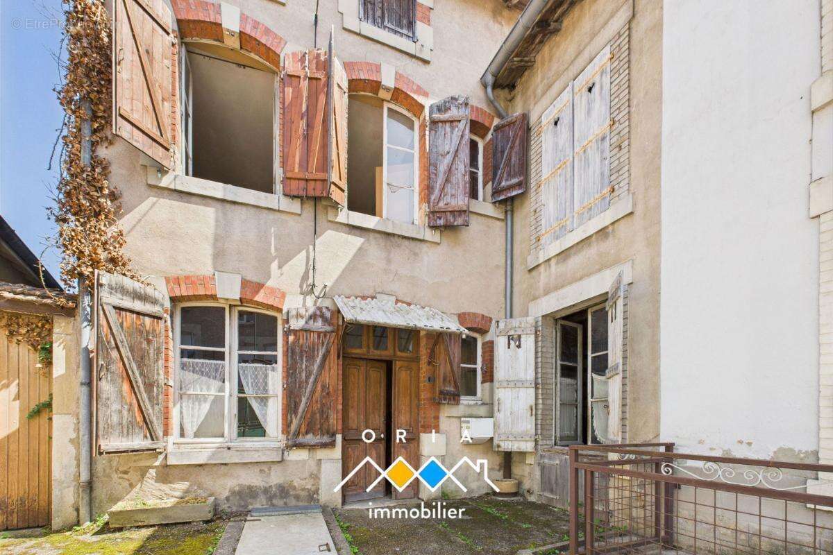 Maison à THIAUCOURT-REGNIEVILLE