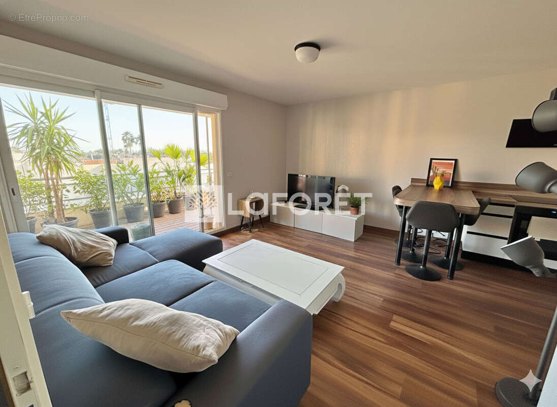 Appartement à SAINT-LAURENT-DU-VAR