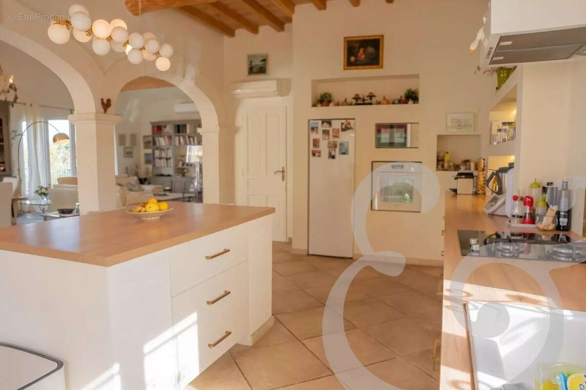 Maison à FONTVIEILLE