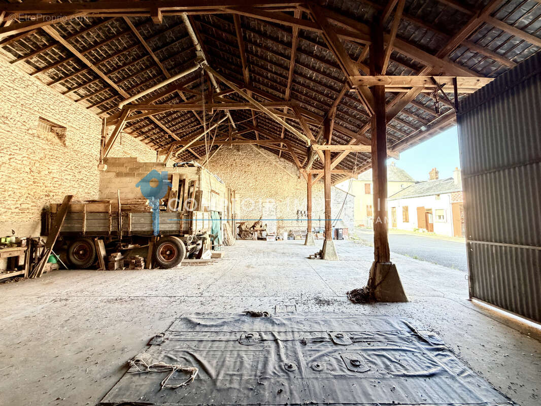 Maison 5 chambres avec dépendances et hangar - photo 19