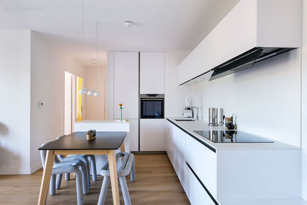 Appartement à LES ROCHES-DE-CONDRIEU