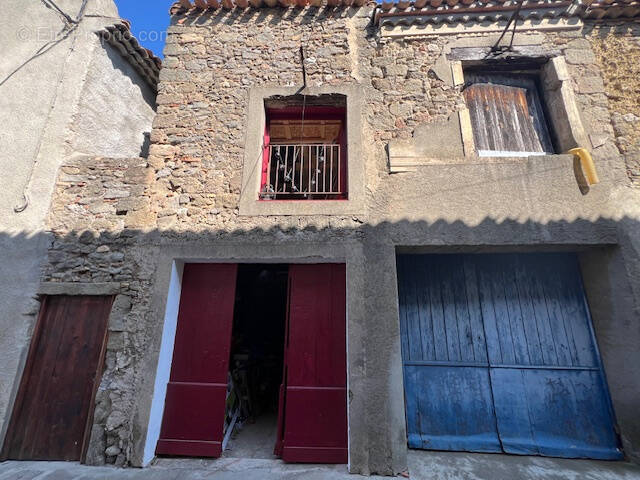 Parking à AZILLE