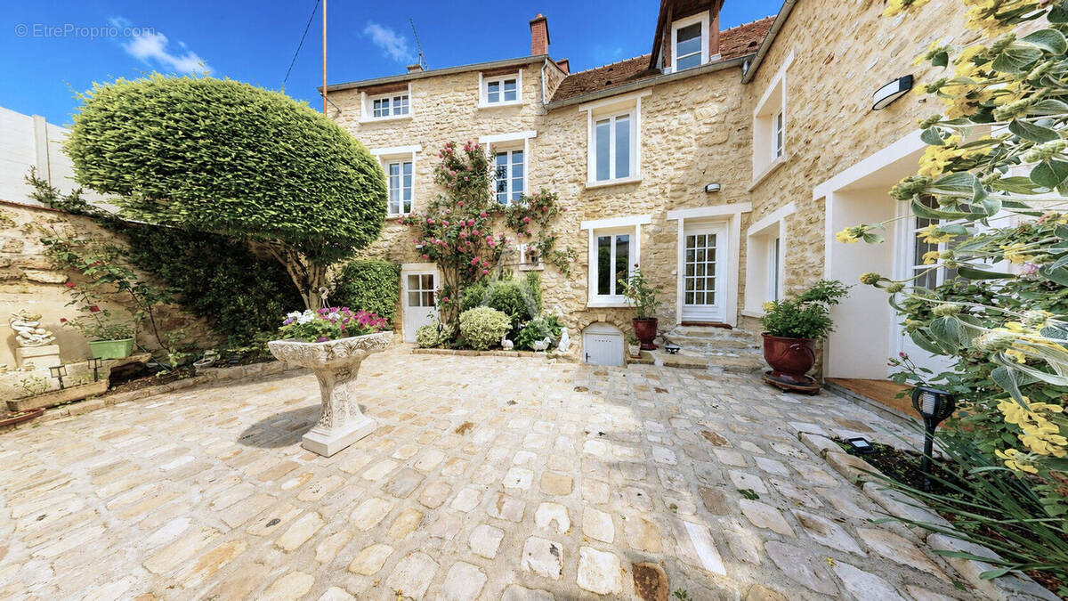 Maison à MEZY-SUR-SEINE