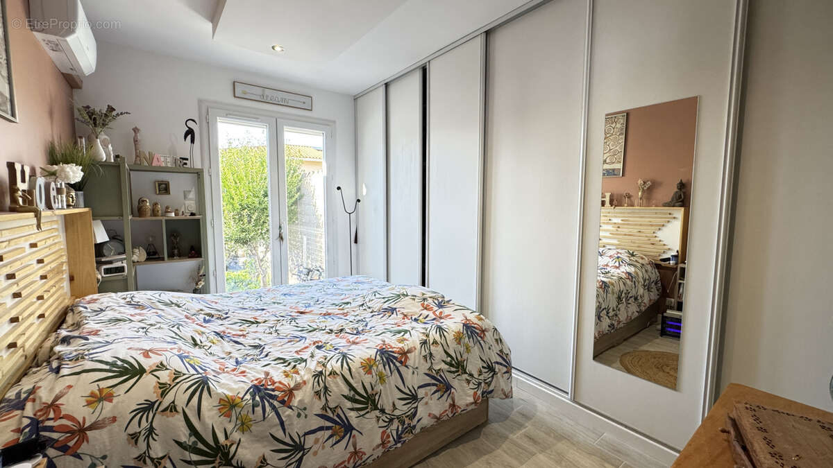 Maison à SAINT-LAURENT-DE-LA-SALANQUE