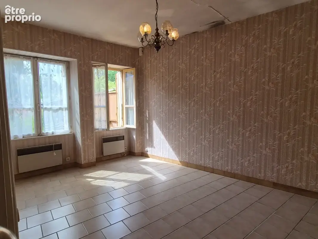 Indre (36) : maison de bourg à vendre 6 pièces de 156 m2 Véranda jardin clos et appartement supplémentaires ! - photo 5