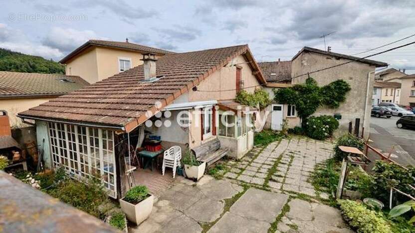 Maison à LA MONNERIE-LE-MONTEL