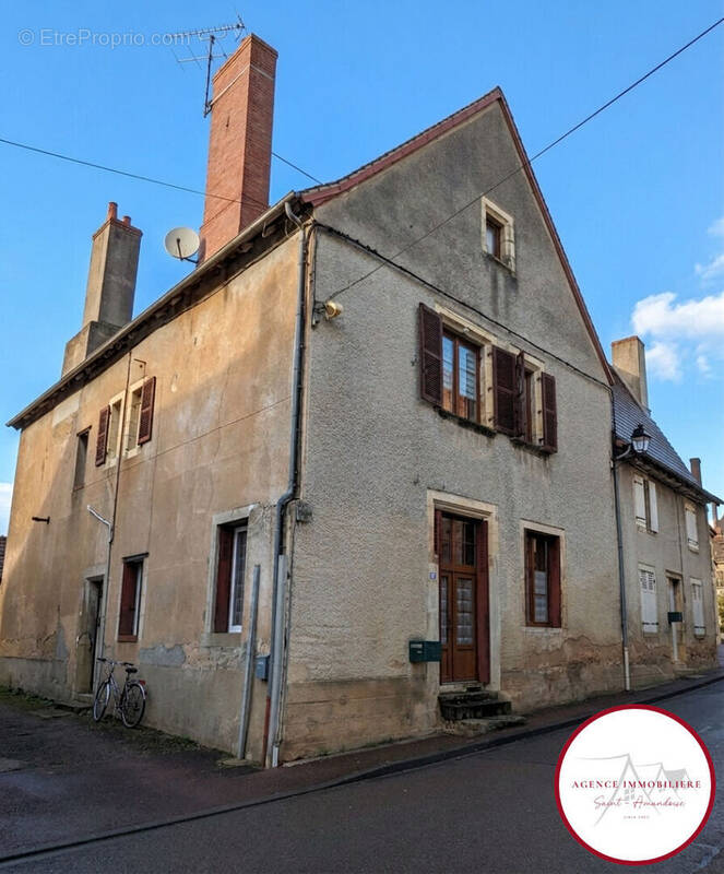 Maison à AINAY-LE-CHATEAU