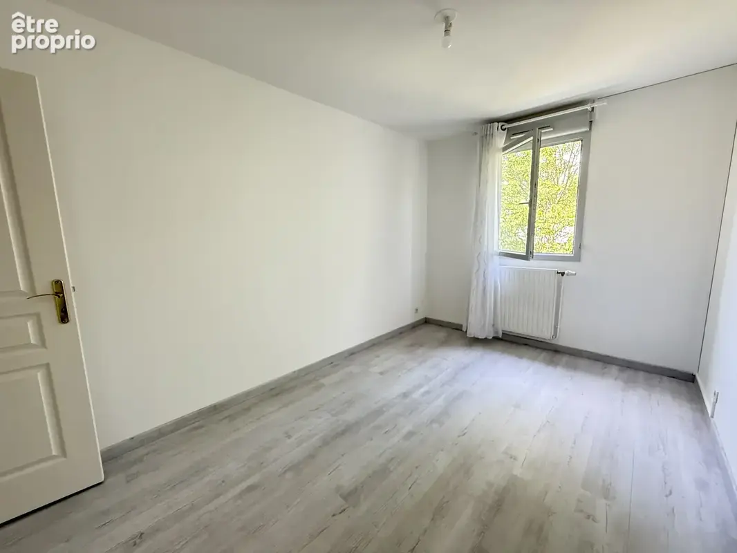 Bel appartement t3 avec balcon et un garage en sous-sol -  la riche centre - photo 5