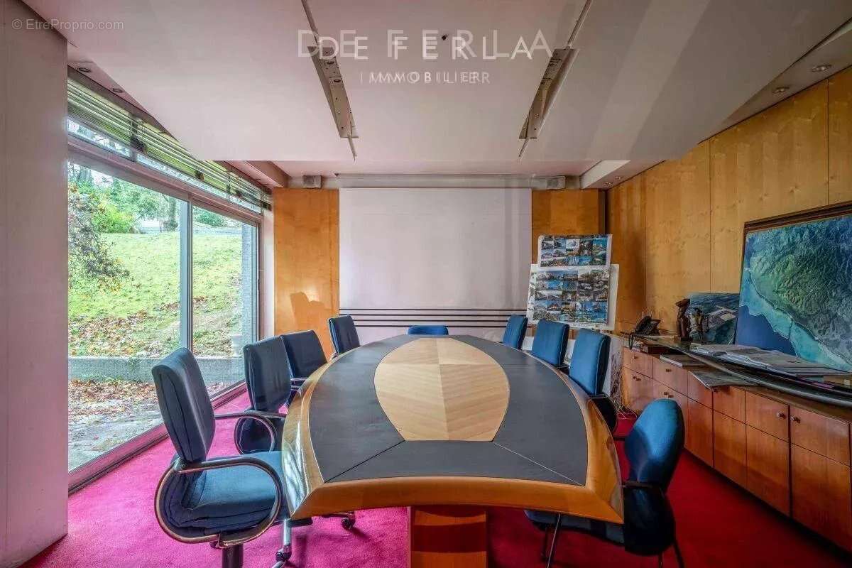 Commerce à SAINT-CLOUD