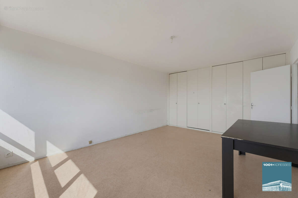 Appartement deux pièces de 48m2 disposant d'un cellier et d'une place de parking privative - photo 4