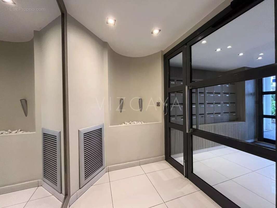 Appartement moderne de 3 pièces au centre d’Antibes - photo 13